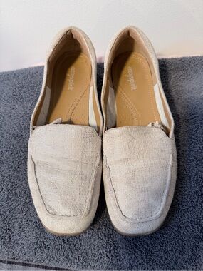 Easy Spirit women’s Light Beige Slip-On Loafers